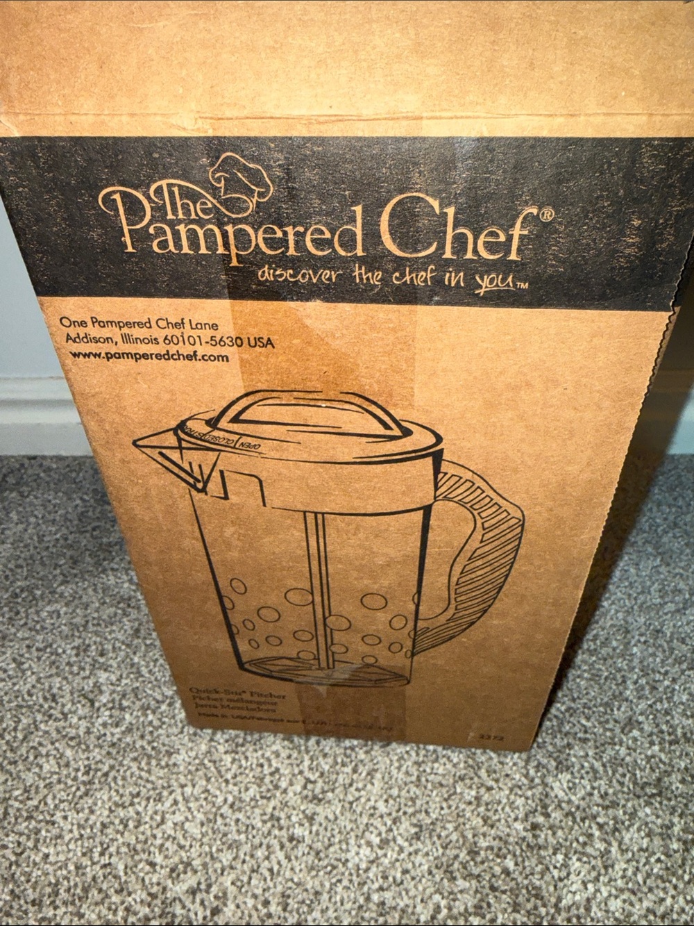 The Pampered Chef cleat quick stir pitcher